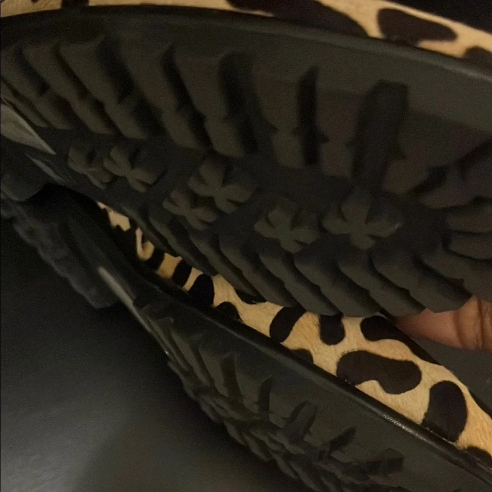 Me Too Women's Leopard Print Loafers - Picture 4 of 7